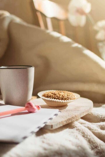 successful healthy morning routine by journaling.