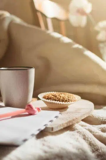 successful healthy morning routine by journaling.