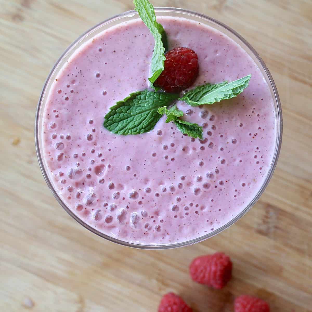 raspberry smoothie has many beauty and health benefits