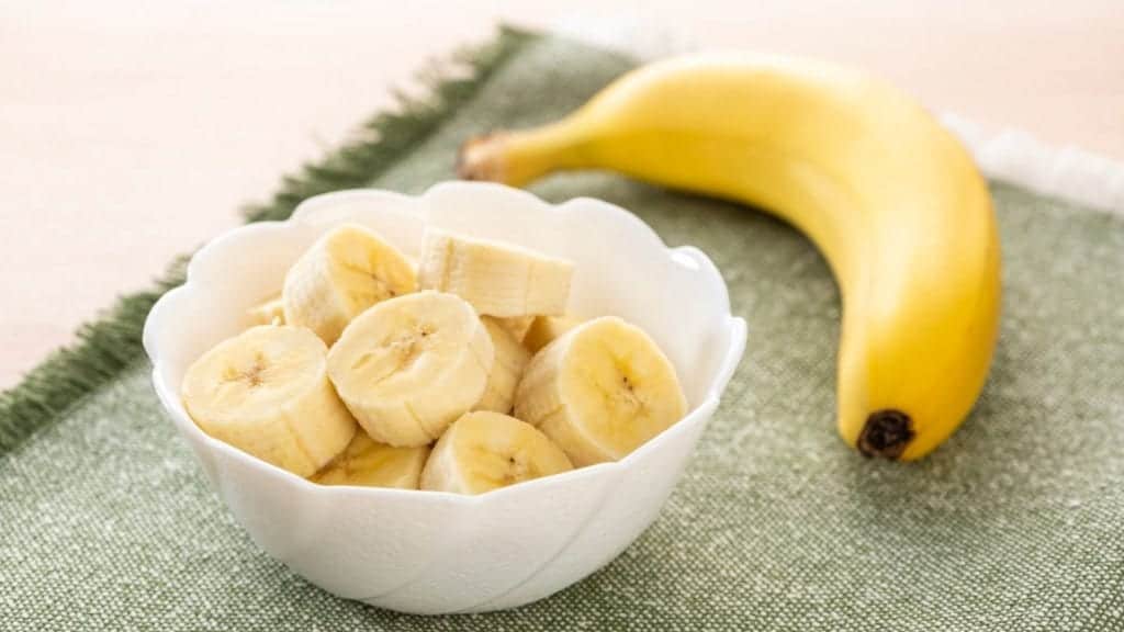 Health and beauty benefits of bananas. Banana health benefits. Banana beauty benefits. 