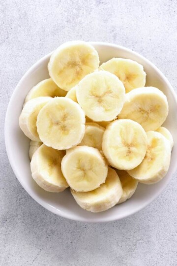 Nutritional breakdown and facts on bananas.