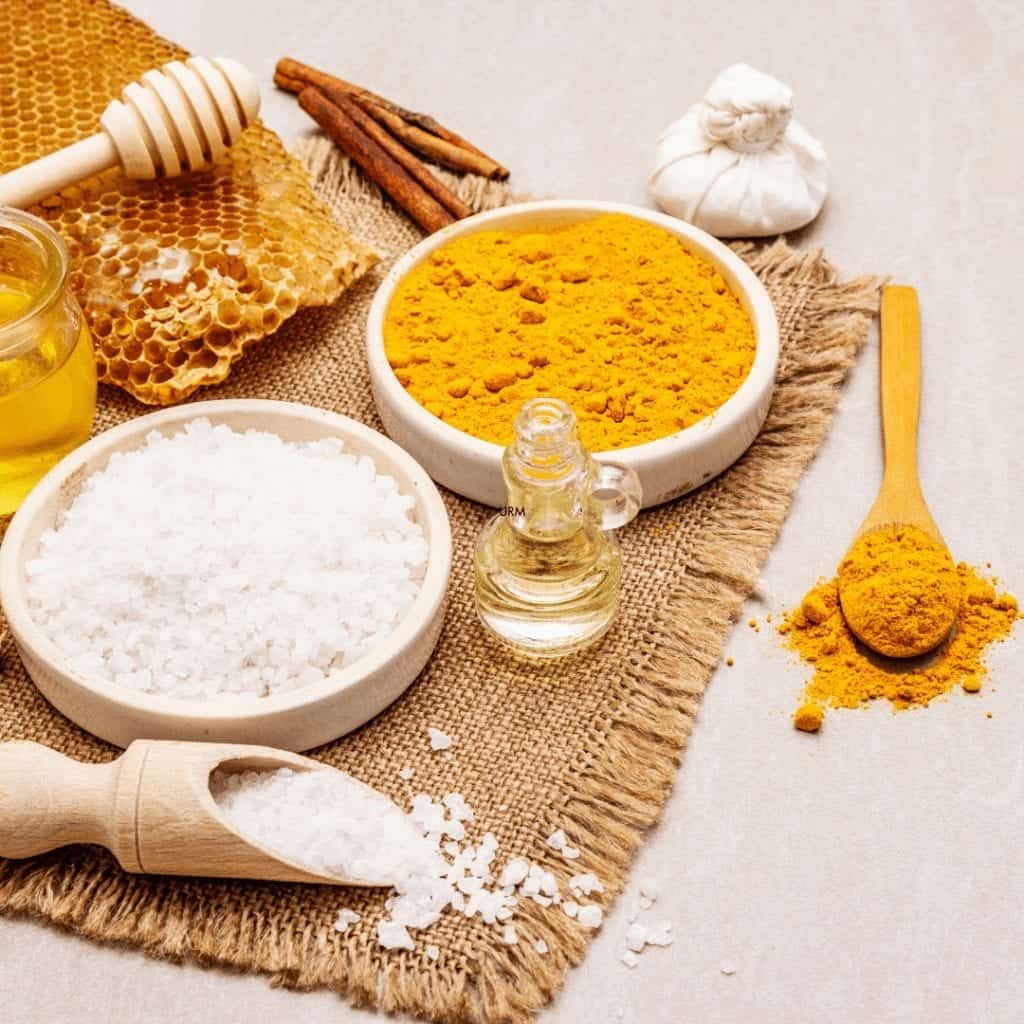 How to improve skin health: turmeric skin benefits. Turmeric benefits for skin. Simple turmeric skin benefits face mask. Turmeric uses for anti-aging skin. Treat skin conditions. Protect your skin from sun damage. Reduce your oily skin.