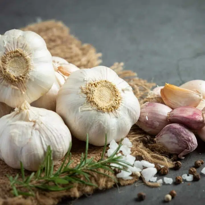 how to stop a cold with garlic