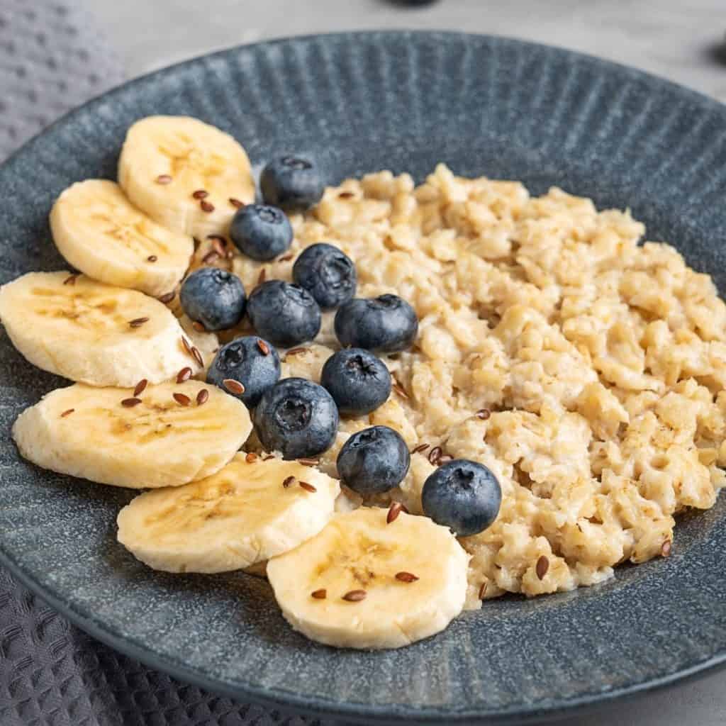 Oatmeal, foods that are good for the brain-gut connection diet. 