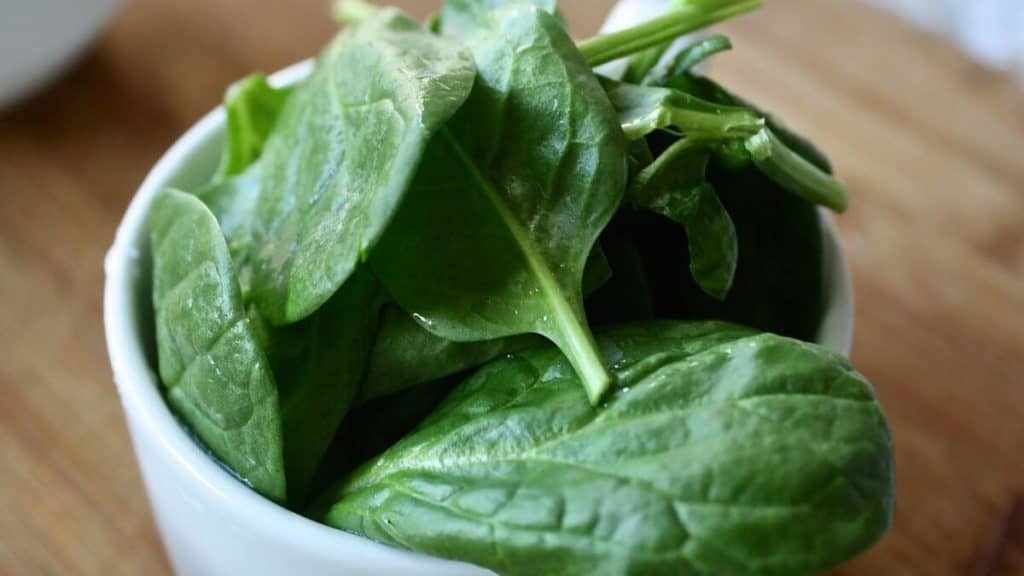 Spinach, healthy vegetables to eat daily.