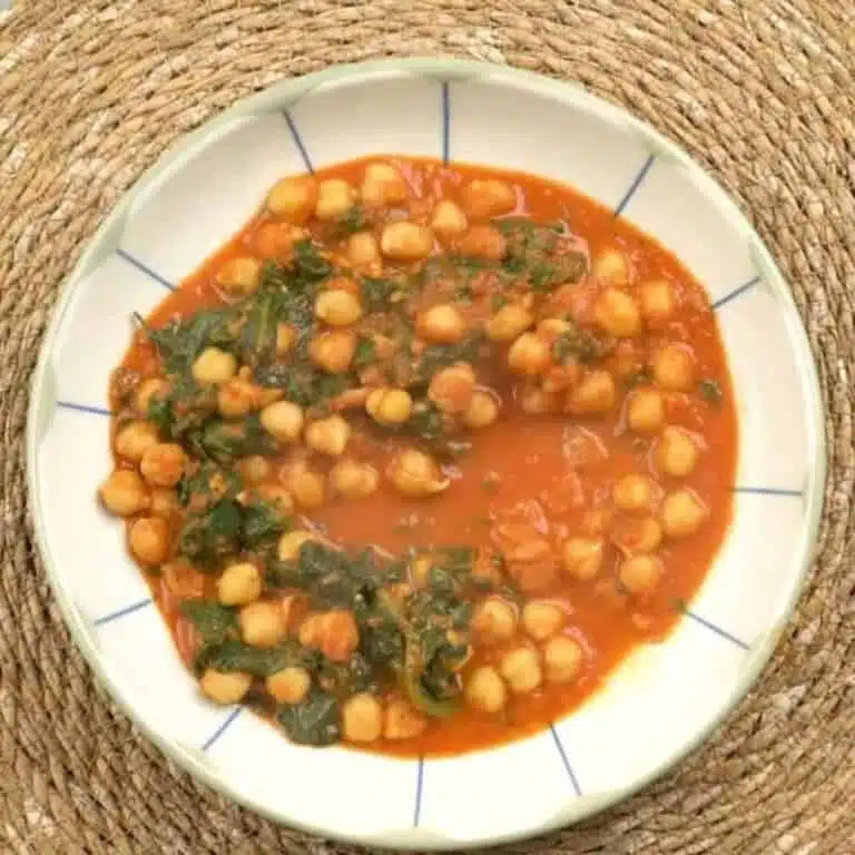 How to Make Quick & Simple Chickpea Red Curry Recipe (Vegetarian)