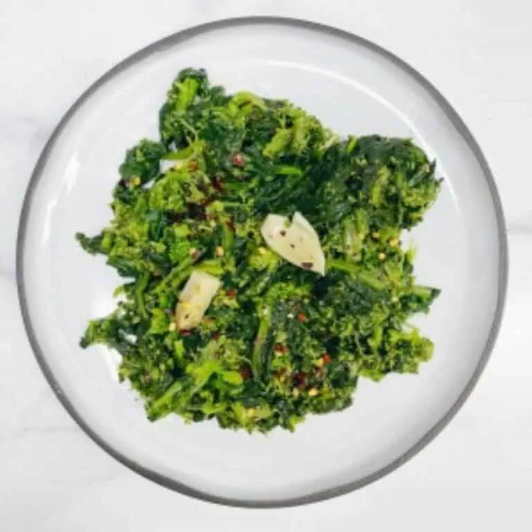 Simple sauteed broccoli rabe with garlic recipe.