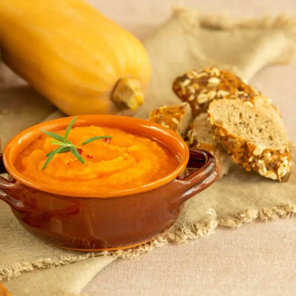 Easy butternut squash coconut curry soup with apple.