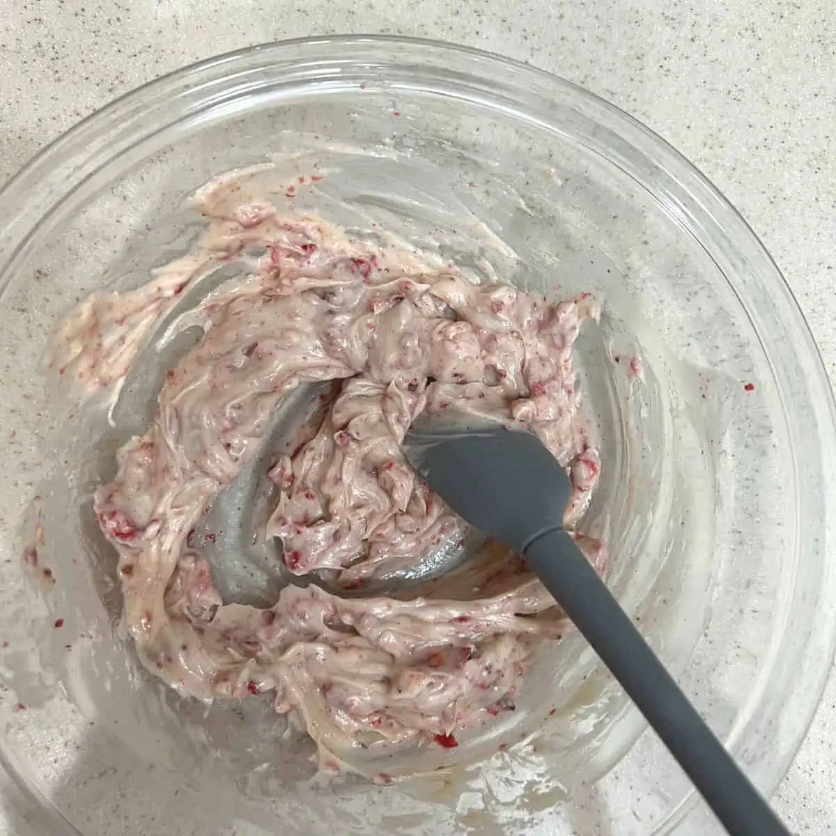 Combine the butter and freeze-dried strawberries to make chocolate filled cookies.