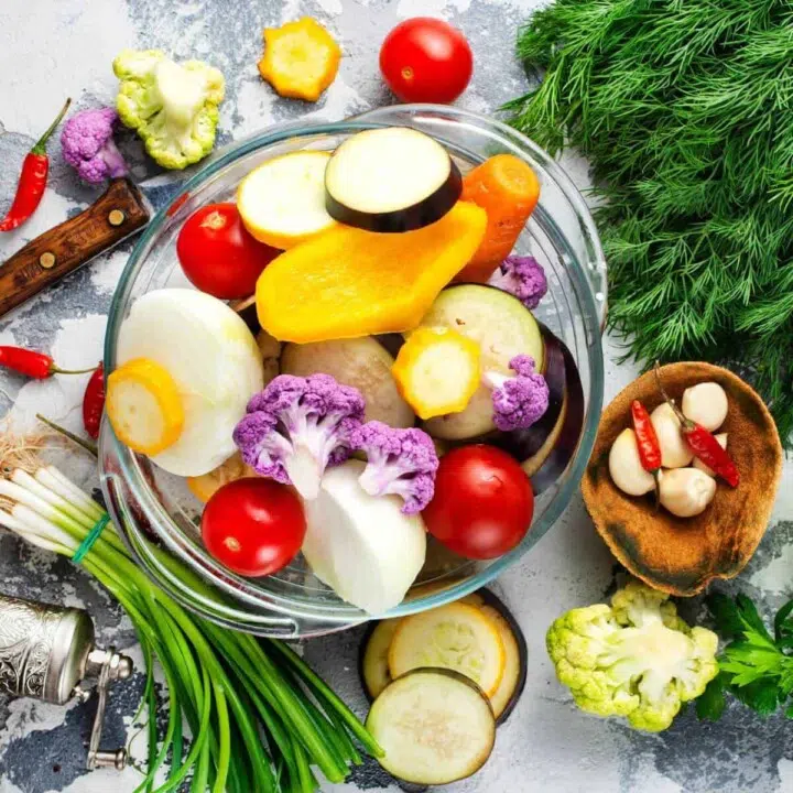 Detoxifcation meaning and examples through nutrition.