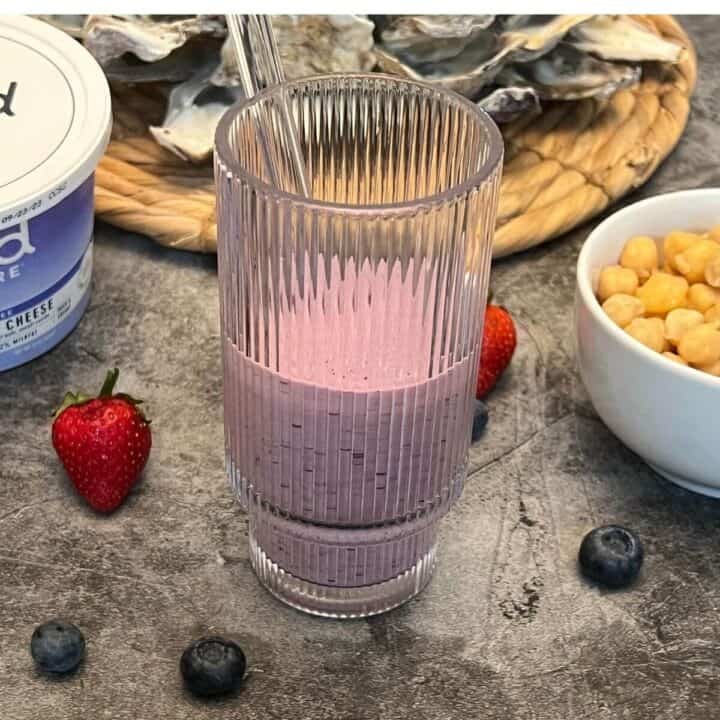 Simple vanilla white bean berry smoothie for hormones.