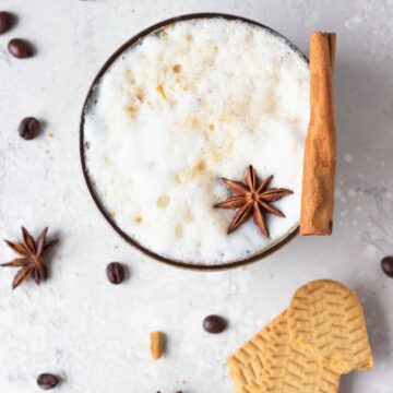 Cozy healthy gingerbread latte recipe