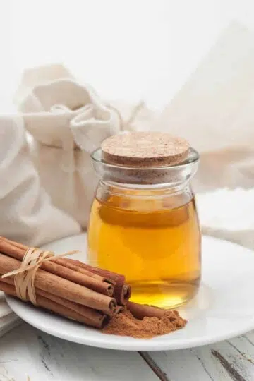 Try honey and cinnamon to quickly support your immune system.