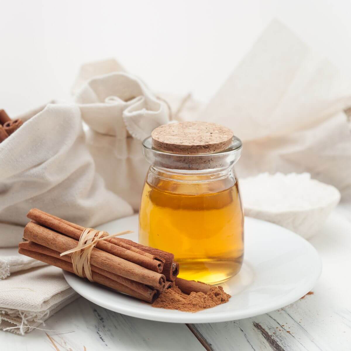 Try honey and cinnamon to quickly support your immune system.