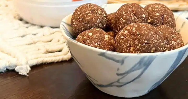 Chocolate date balls, brownie bites