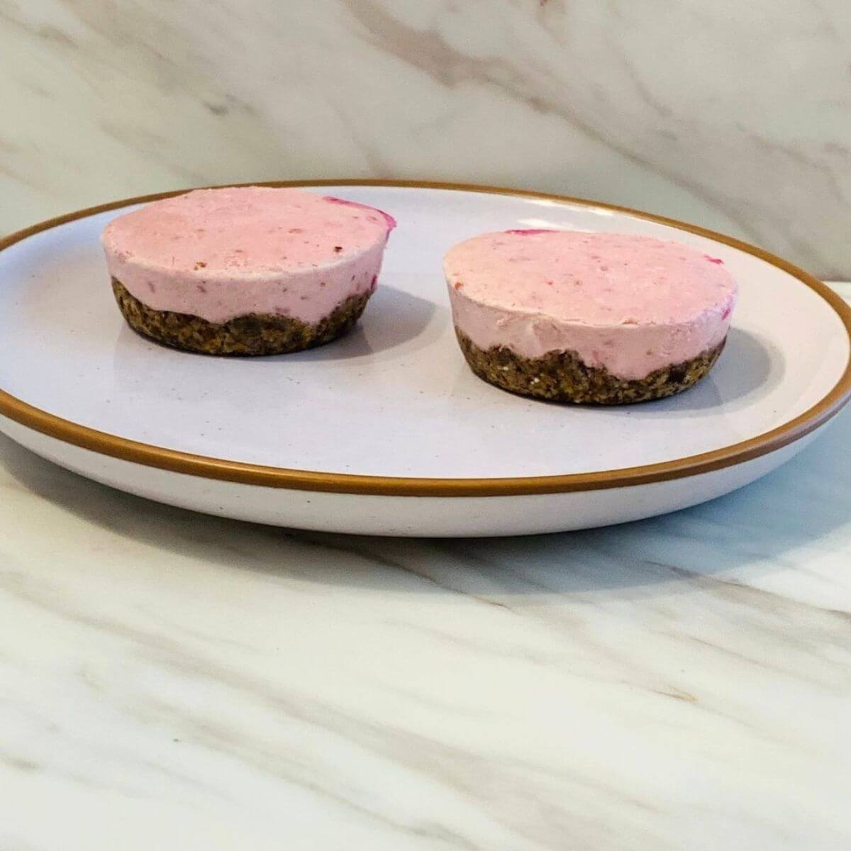 No bake raw vegan raspberry cheesecake