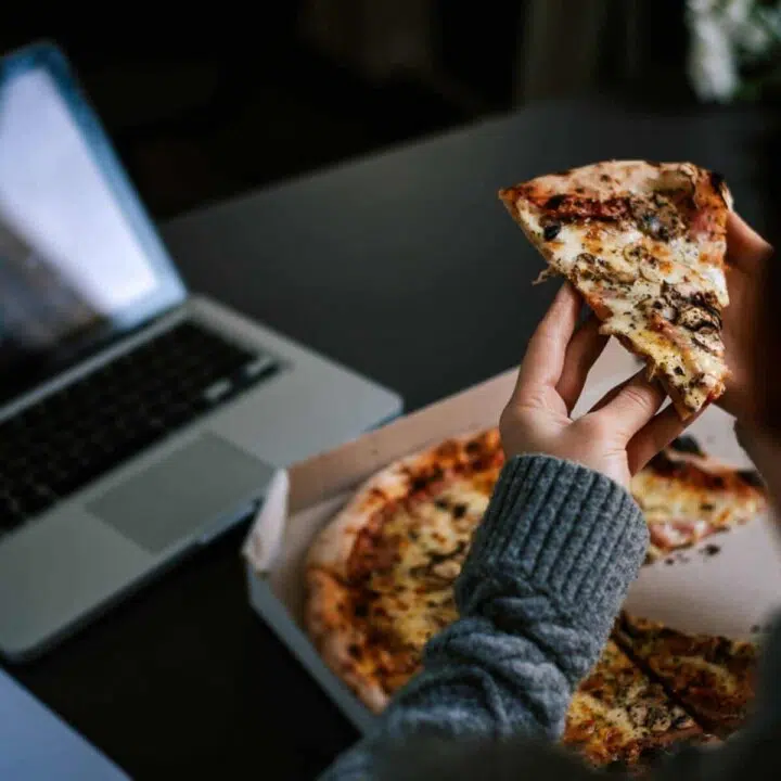 3 Effective Tips to Overcome Late-Night Snacking For Weight Loss