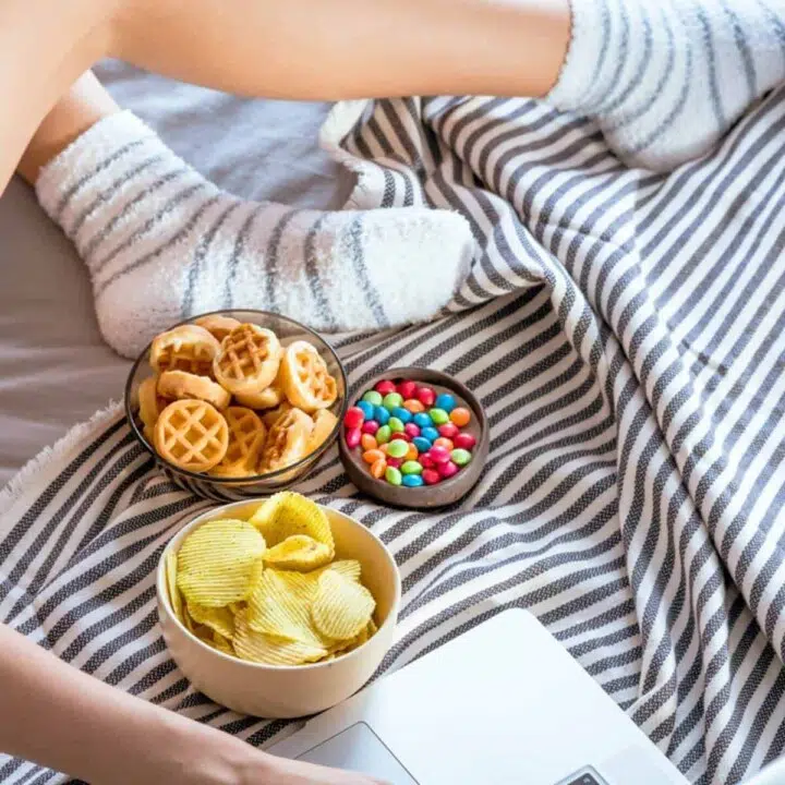 how to avoid late night snacking