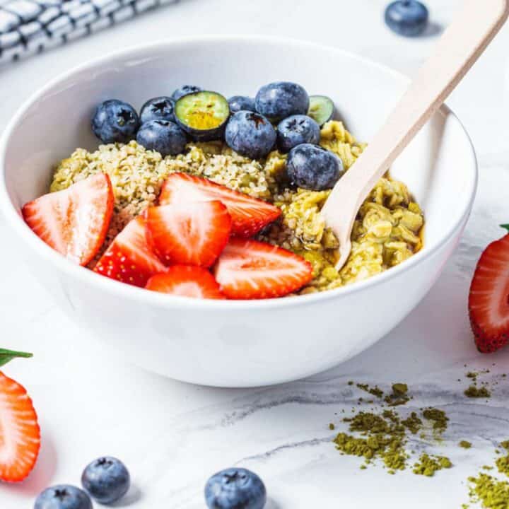 mixed berry overnight oats