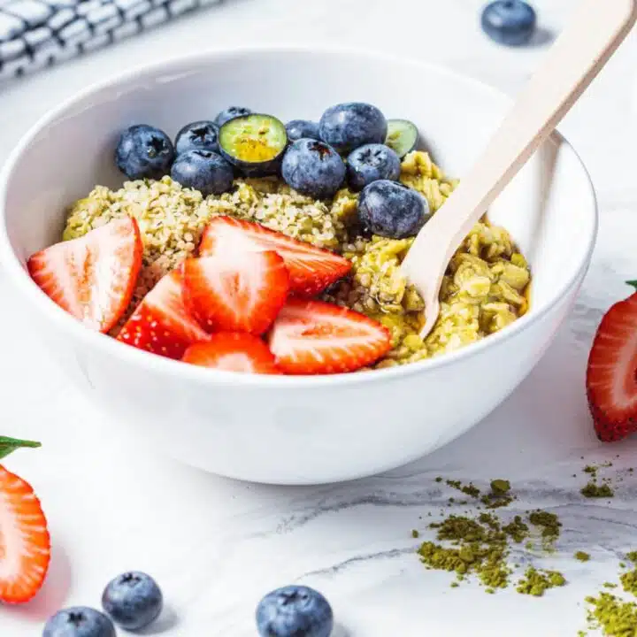 mixed berry overnight oats