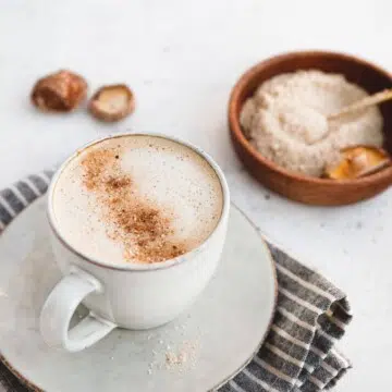 Chai Spiced Shiitake Mushroom Latte with Ashwagandha (Gut-Friendly & Adaptogenic)