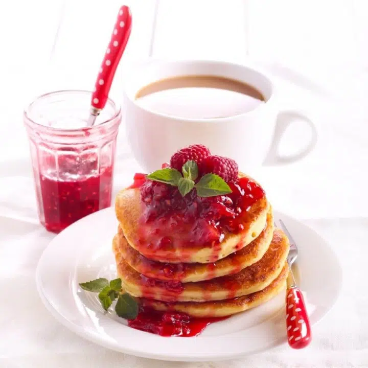 fluffy pancakes easy with raspberry