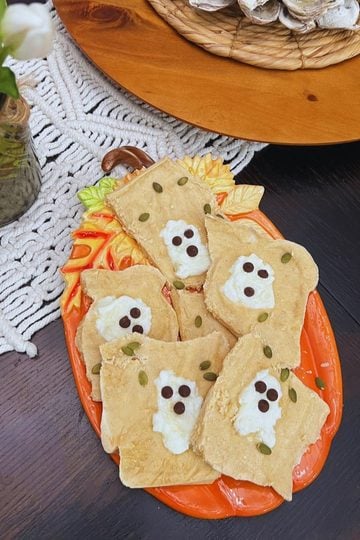 Halloween Pumpkin Yogurt Bark With Ghosts (Gluten-Free)