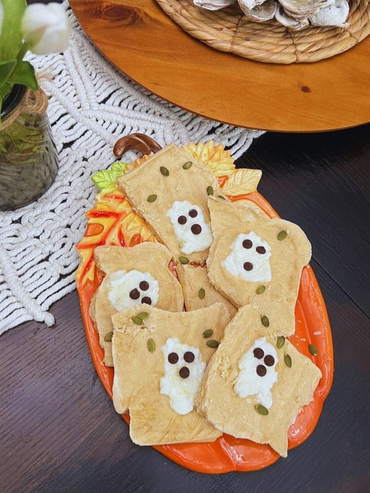 Halloween Pumpkin Yogurt Bark With Ghosts (Gluten-Free)